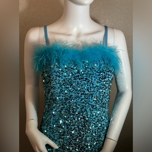 🥳♥️ Allison & Kelly Turquoise Sequin Feather Trim Bodycon Dress - Picture 3 of 9